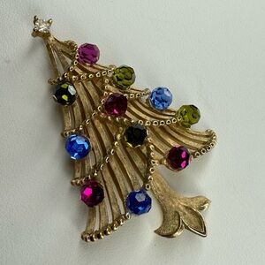 Trifari vintage gold tone Christmas tree pin with multicolored faceted gem bulbs